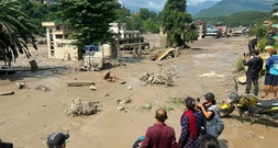 Chinesische Staatsmedien: Viele Opfer bei Erdrutsch in Grenzort in Tibet