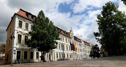Gegen Rassismus und für Demokratie: Migranten in Sachsen-Anhalt schließen Geschäfte