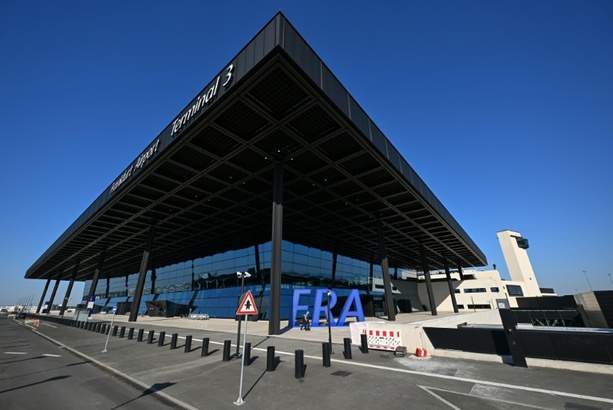 Bild vergr&ouml;&szlig;ern: Nach Infektion mit Malaria: Beschäftigter von Frankfurter Flughafen gestorben