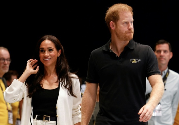 Bild vergr&ouml;&szlig;ern: Medien: Prinz Harry mit Familie nach Großbritannien heimgekehrt