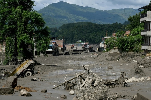 Bild vergr&ouml;&szlig;ern: Zahl der Toten nach Überschwemmungen in Nepal steigt auf 157