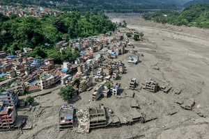 Verheerende Sturzflut: Mehr als 1300 Menschen in Nepal und Tibet vermisst