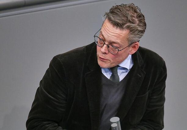 Bild vergr&ouml;&szlig;ern: Grüne pochen auf Antwort auf hybride Bedrohungen