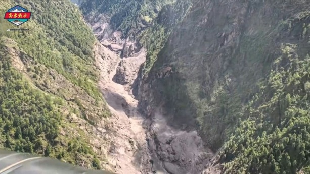 Bild vergr&ouml;&szlig;ern: Überflutungsgefahr: Sucheinsatz im Zentrum von Katastrophengebiet in Tibet ausgesetzt