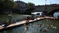 180.000 Besucher: Baden in Pariser Flussbädern erfreut sich großer Beliebtheit
