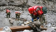 Sturzflut im Himalaya: Erdrutsch formt neuen See - Retter in Tibet abgezogen