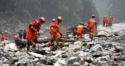 Mühsame Suche nach Vermissten nach Sturzflut im Himalaya - Retter in Tibet abgezogen
