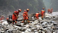 Mühsame Suche nach Vermissten nach Sturzflut im Himalaya - Retter in Tibet abgezogen