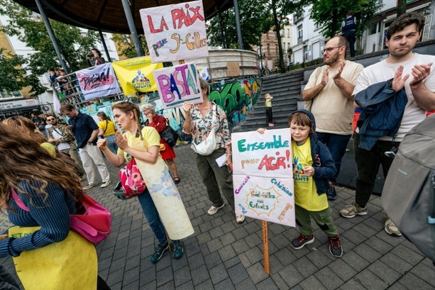Bild vergr&ouml;&szlig;ern: Hunderte demonstrieren gegen zunehmende Schusswaffengewalt in Brüssel