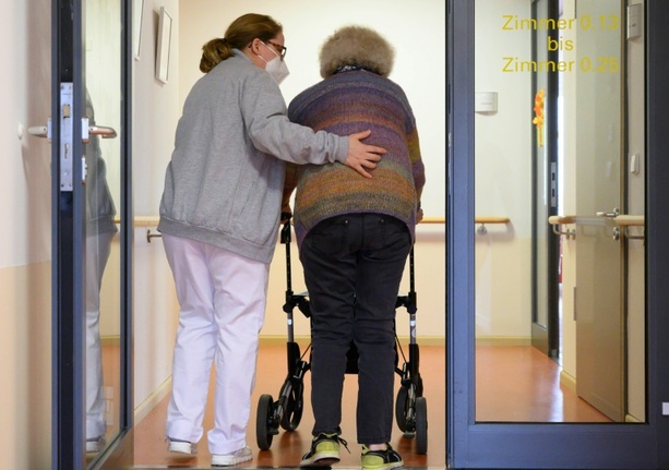 Bild vergr&ouml;&szlig;ern: Alarmstufe Rot: Krankenversicherungen sehen Finanzen der Pflege am Limit