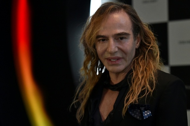 Bild vergr&ouml;&szlig;ern: Rassistische Äußerungen: Modedesigner Galliano sagt Ausstellung im New Yorker Met ab