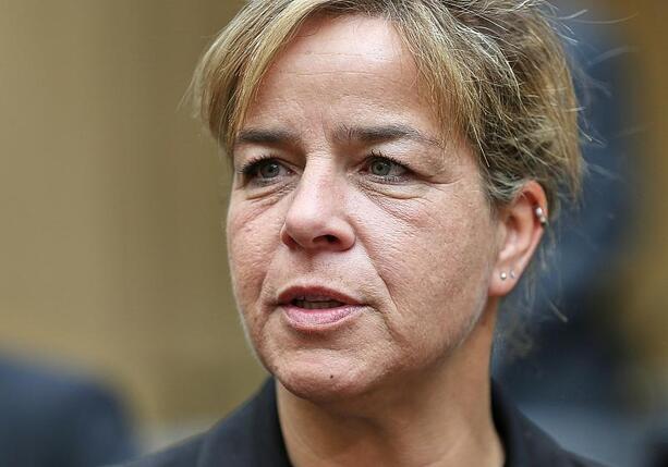 Bild vergr&ouml;&szlig;ern: NRW-Vizeministerpräsidentin will Bund-Länder-Runde für AfD-Verbot
