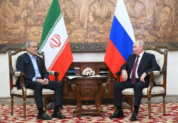 Bild vergr&ouml;&szlig;ern: Treffen in Kirgistan: Peseschkian dankt Putin für Russlands Haltung zu Iran-Krieg