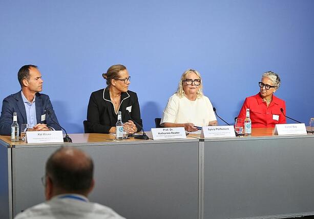 Bild vergr&ouml;&szlig;ern: Günther lobt Verein Wirtschaft für ein weltoffenes Deutschland