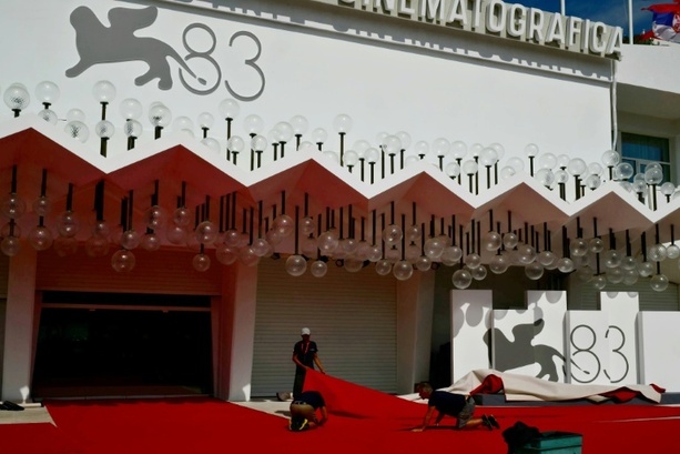 Bild vergr&ouml;&szlig;ern: Filmfestival mit Stars und nur wenigen Hollywood-Produktionen beginnt in Venedig