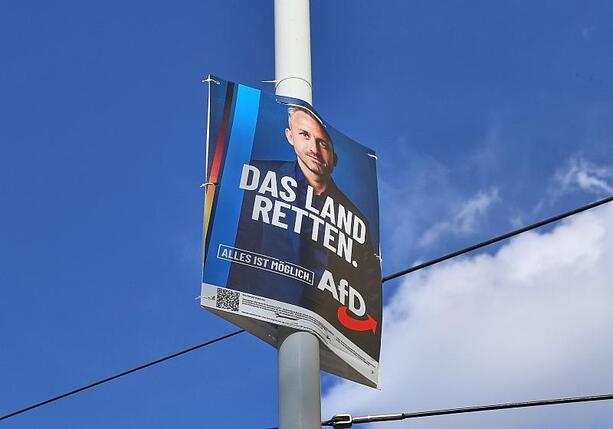 Bild vergr&ouml;&szlig;ern: Umfrage: Mehrheit sorgt sich um Demokratie bei AfD-Regierung
