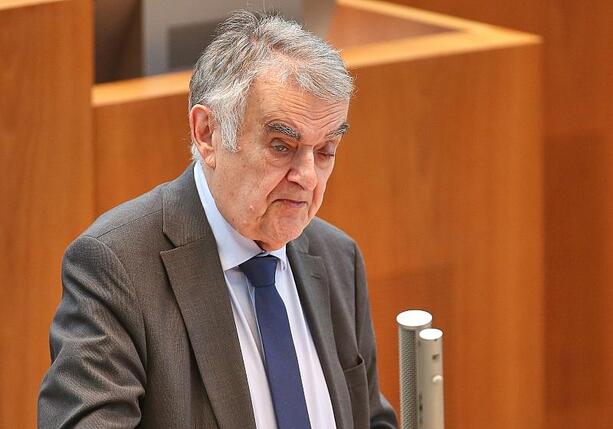 Bild vergr&ouml;&szlig;ern: Reul spricht nach Anschlag auf Umspannwerk von Sabotage