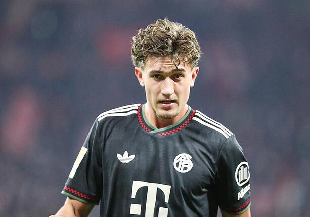 Bild vergr&ouml;&szlig;ern: DFB-Pokal: FC Bayern dreht Spiel in Osnabrück
