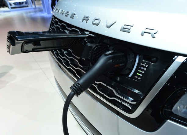 Bild vergr&ouml;&szlig;ern: Studie: Reale CO2-Bilanz von Plugin-Hybriden wird immer schlechter