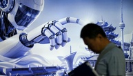 DIHK-Umfrage: Unternehmen spüren Druck aus China - wählen aber Flucht nach vorn