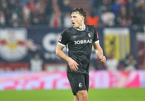 Bild vergr&ouml;&szlig;ern: Bundesliga: Freiburg gewinnt in Paderborn - Platz eins