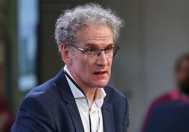 Bild vergr&ouml;&szlig;ern: Autor Oschmann kritisiert Ost-West-Berichterstattung