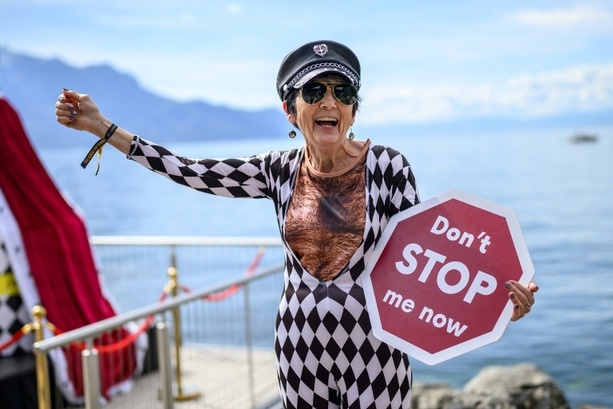 Bild vergr&ouml;&szlig;ern: Tausende pilgern an Freddie Mercurys 80. Geburtstag nach Montreux
