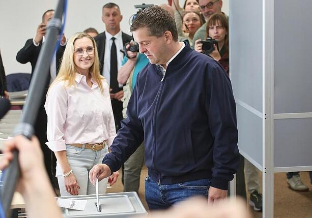 Bild vergr&ouml;&szlig;ern: Auch Sachsen-Anhalts Ministerpräsident Schulze hat gewählt
