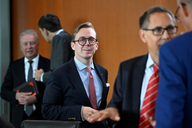 Bild vergr&ouml;&szlig;ern: CDU-Politiker Amthor verteidigt Reformkurs und Kanzler Merz gegen Kritik