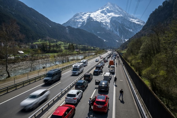 Bild vergr&ouml;&szlig;ern: ADAC rechnet für Wochenende mit starker Rückreisewelle auf Autobahnen