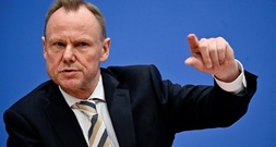 Nach AfD-Sieg: Chef der Innenministerkonferenz fordert Schutz von Behörden