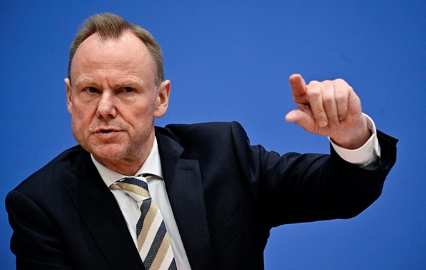 Bild vergr&ouml;&szlig;ern: Nach AfD-Sieg: Innenmnister fordern Schutz von Sicherheitsbehörden