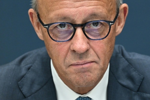 Bild vergr&ouml;&szlig;ern: Merz warnt AfD vor Grundgesetzverstößen nach Regierungsübernahme