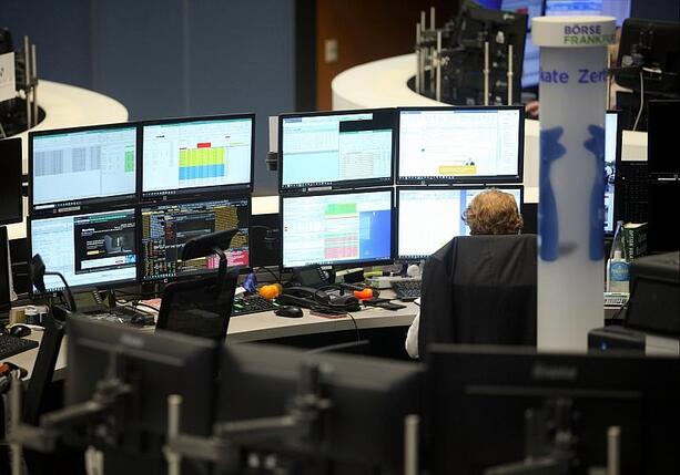 Bild vergr&ouml;&szlig;ern: Dax startet mit Verlusten - Ölpreis im Blick