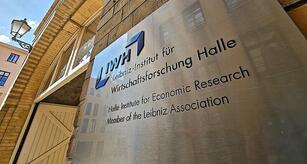 IWH: Firmenpleiten gehen im August zurück - weiter hohes Niveau