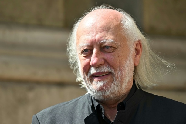 Bild vergr&ouml;&szlig;ern: Literaturnobelpreisträger Krasznahorkai mit Bundesverdienstkreuz ausgezeichnet