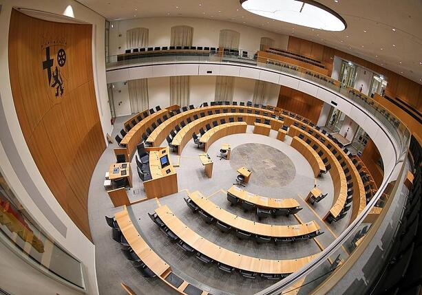 Bild vergr&ouml;&szlig;ern: AfD scheitert mit Klage gegen Abgeordnetengesetz in Rheinland-Pfalz