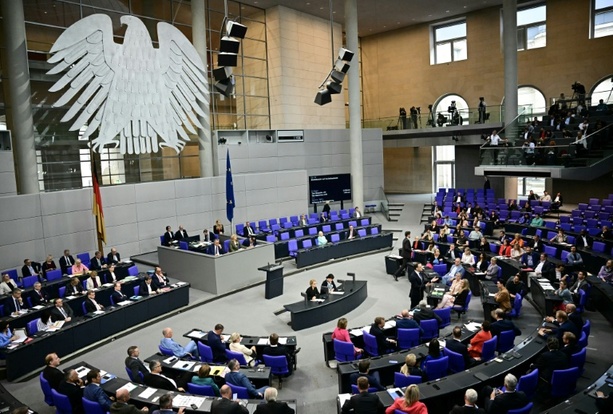 Bild vergr&ouml;&szlig;ern: Generaldebatte im Bundestag in für Regierung schwierigen Zeiten