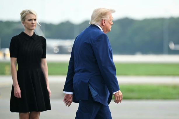 Bild vergr&ouml;&szlig;ern: Medien: Trump machte Assistentin Natalie Harp Geldgeschenk in Höhe von 45.000 Dollar