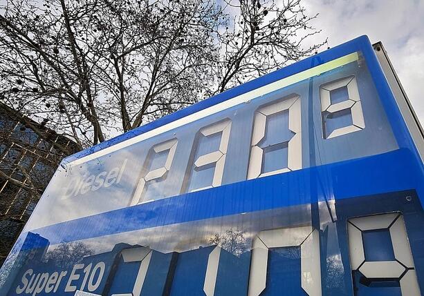 Bild vergr&ouml;&szlig;ern: Spritpreise steigen weiter