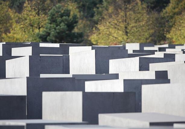 Bild vergr&ouml;&szlig;ern: Weitere Anklage nach Messerangriff am Berliner Holocaust-Mahnmal