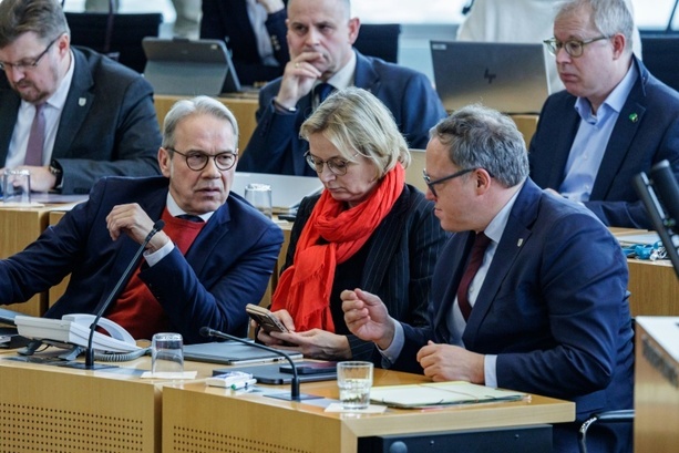 Bild vergr&ouml;&szlig;ern: Frühere BSW-Abgeordnete gründen Fraktion - Regierung in Thüringen arbeitet weiter