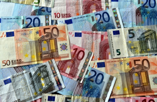 Bild vergr&ouml;&szlig;ern: Minister Klingbeil legt Strategie für bessere Finanzbildung von Bürgern vor