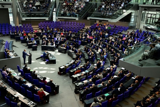Bild vergr&ouml;&szlig;ern: Bundestag setzt Haushaltsberatungen fort