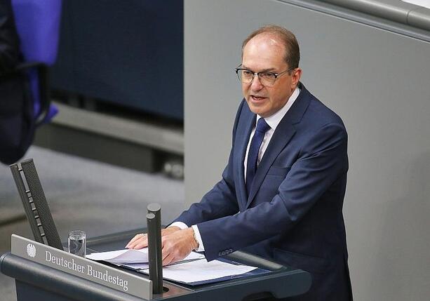 Bild vergr&ouml;&szlig;ern: Dobrindt wirbt für aktive Sicherheitspolitik