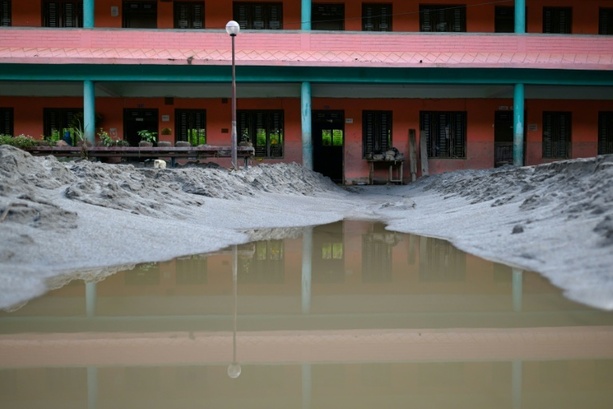 Bild vergr&ouml;&szlig;ern: Unicef: Jedes zehnte Schulkind 2025 von klimabedingtem Schulausfall betroffen