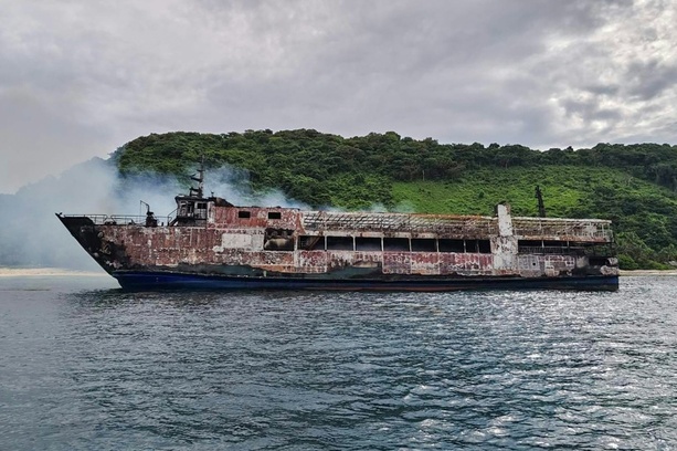 Bild vergr&ouml;&szlig;ern: Philippinen: Mindestens fünf Tote und Dutzende Vermisste nach Brand auf Fähre
