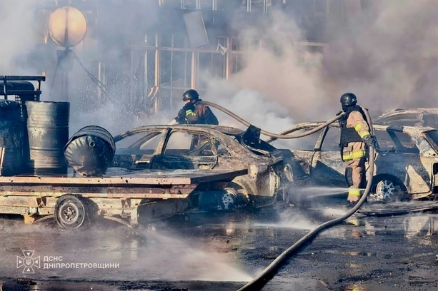 Bild vergr&ouml;&szlig;ern: Ukraine meldet mindestens vier Tote bei russischem Angriff auf Einkaufszentrum