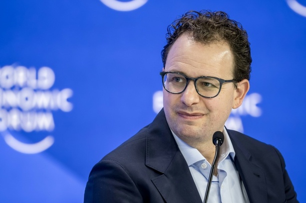 Bild vergr&ouml;&szlig;ern: Anthropic-Chef fordert langsameres Tempo bei KI-Entwicklung - Musk und Altman stimmen zu