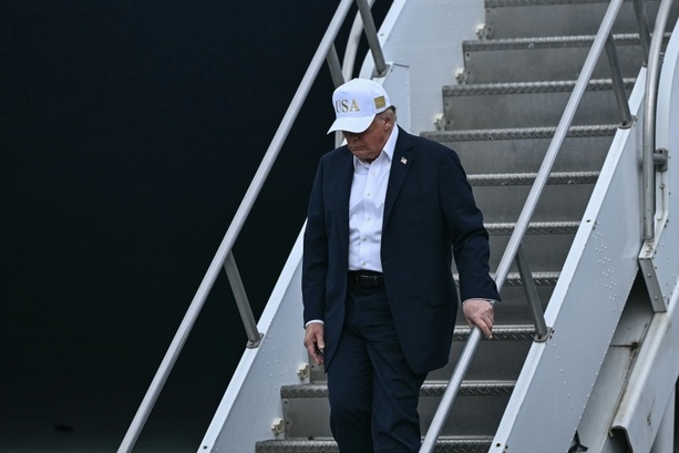 Bild vergr&ouml;&szlig;ern: Trump irritiert mit Aussagen zu Wiedervereinigung Irlands und widmet sich Golfturnier